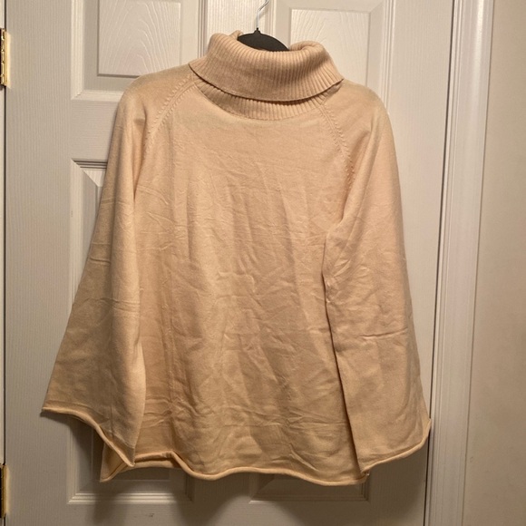 unbranded Sweaters - Cream Turtleneck Sweater…size S
